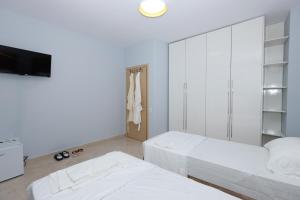 Rooftop 3BR Apartment with Hot Tub, Pool and Parking