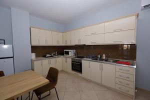 Rooftop 3BR Apartment with Hot Tub, Pool and Parking