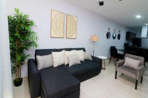 Beautiful apartment steps from the beach