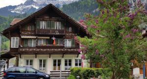 Lauterbrunnen Beautiful Staubbach apartment in a charming Chalet