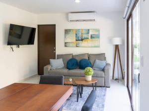 Beautiful apartment 1 block from the sea