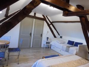 B&B / Chambres d'hotes Le Jaonnet : Chambre Familiale