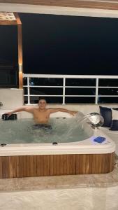 Luxuosa Cobertura no condomínio Golfville