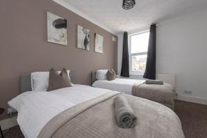 Specious 3 Bedroom House with Parking and Fast Wifi