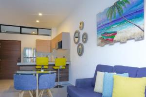 Lovely apartment with pool 4 blocks from the beach