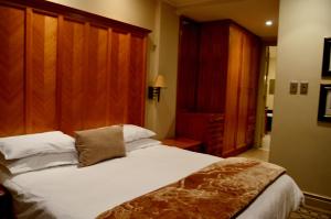 Michelangelo Towers 705- Luxury 1Bed Apartment