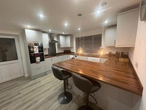 Large 4 bedroom Family let, Contractor, Corporate