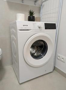 SADBA Apartment, 1-4 guests, Free Parking & Wifi, 15 min from Downtown