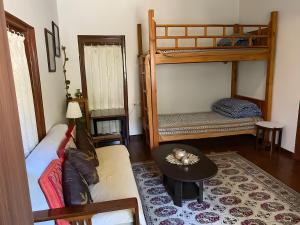 Mid Hill Cottage Guest Suites Nongrim