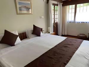 Mid Hill Cottage Guest Suites Nongrim