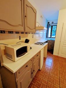 Studio with parking near metro D Vaise station