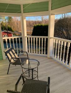 Viihtyisä huvila Savonlinnan Lehtiniemessä