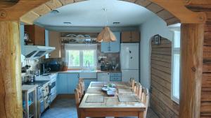 Viihtyisä huvila Savonlinnan Lehtiniemessä