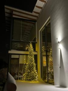 Luxury Riverside Villa w Magnificent River Views