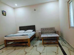 Pure Vegeterian 2BHK Private Guest House - Air Cnditioned - WiFi - Full Kitchen - No Alcohol Zone - Hilltop Heaven