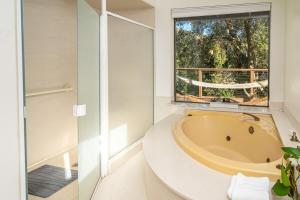 Yosemite cabin with private lake - Twin Springs