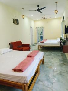 Pure Vegeterian 1BHK Private Guest House - Air Cnditioned - WiFi - Full Kitchen - No Alcohol Zone - Hilltop Heaven