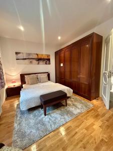 Villa Otolice obok Łowicza, 6 sypialni, basen, sauna, snooker, 50 minut od Warszawy i Łodzi