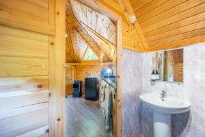 Bluebell Cabin & Hot tub