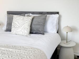 Modern 3-Bed House Near Attractions & Beach