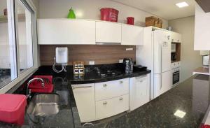 Cozy house in a gated community - Juquehy Beach