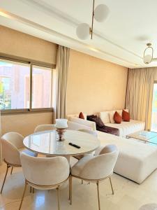 Appartement Confortable Vus Sur Piscine A Prestigia