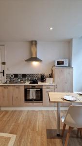 Le charme de Vannes à vos pieds - murs en pierre