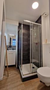 Le charme de Vannes à vos pieds - murs en pierre