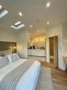 The Summer House - Tiny Home with Hot Tub