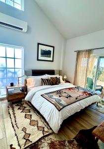 NEW Santa Fe Farmhouse Private & Intimate Retreat