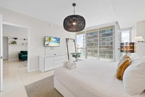 Luxury Waterfront Brickell ICON W-Hotel Balcony Water Views