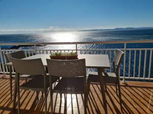 Paradise by the sea - VAN GOGH Apartment