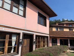 Карагьозовата Къща - цяла къща - 6 големи спални, 6 бани и отделна механа