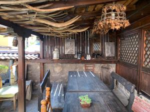 Карагьозовата Къща - цяла къща - 6 големи спални, 6 бани и отделна механа