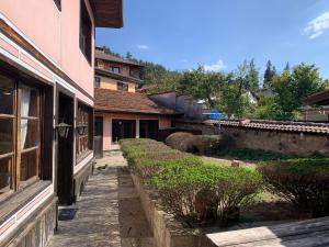 Карагьозовата Къща - цяла къща - 6 големи спални, 6 бани и отделна механа