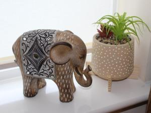 Royal Brick Home - Sleeps 5 to 6 - No ULEZ - Tube Nearby - Free Parking - Lego Themed