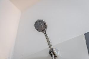 Central & Natural Light 2Bdr Private Parking