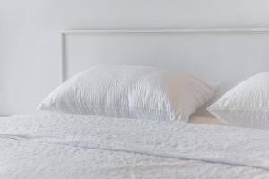 Central & Natural Light 2Bdr Private Parking