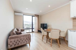 Amphora Palace Apartment Complex