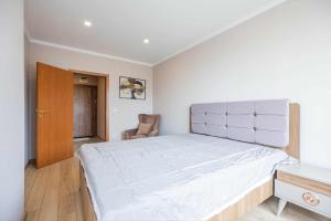 Amphora Palace Apartment Complex