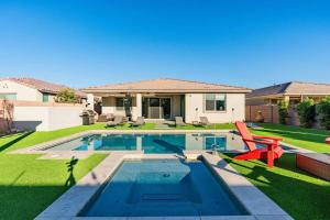 The One Glendale Pool & Spa State Farm