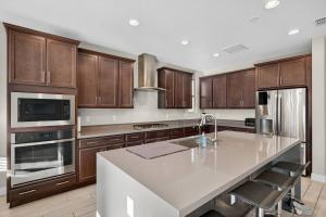 The One Glendale Pool & Spa State Farm