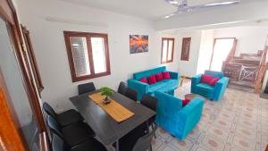Spacious Seafront Villa with seaview terrace and beach access
