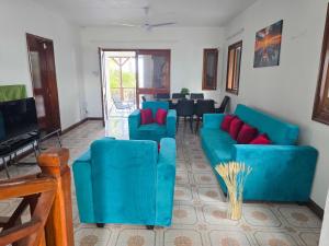 Spacious Seafront Villa with seaview terrace and beach access