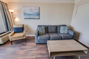 Oceanfront Remodeled Condo with Pools, Coral Beach