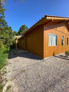 Casa de Madera 01 MARISCAL a 400 m da praia 2 quartos 1 banheiros