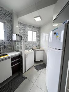 Apto moderno em Praia Grande, 500M da Praia, C ar condicionado em tds ambientes, garagem e sacada privativa