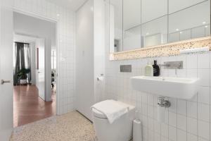 ITHAC12902 - Elizabeth Bay View