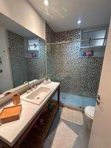 Apartamento moderno a 2 quadras da praia de Copacabana