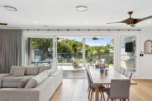 Hibiscus by Coast Hosting